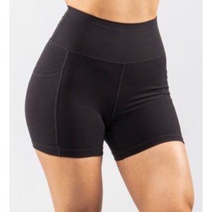 BuffBunny Rosa Short